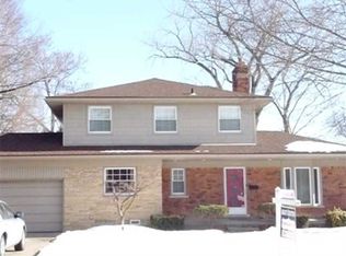 720 Lakepointe St, Grosse Pointe, MI 48230