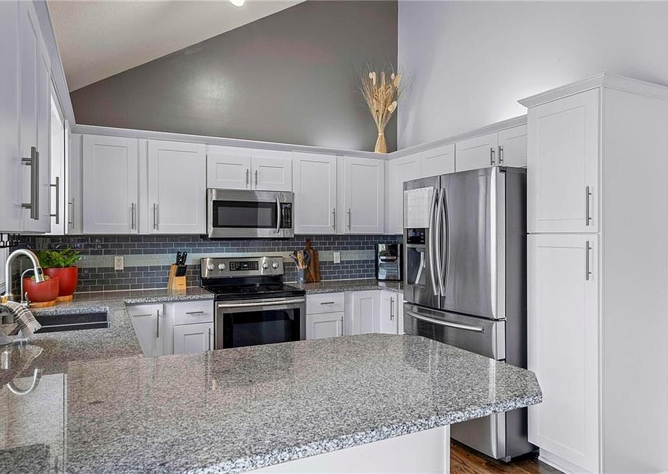 1st image of 3509 Robin Ln