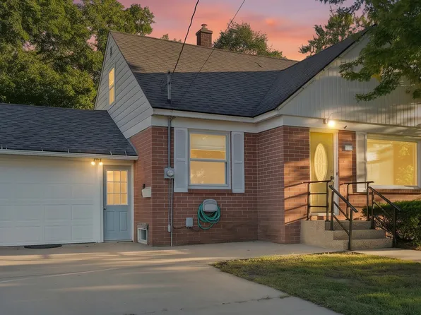 11 W McKinley Ave, Zeeland, MI 49464