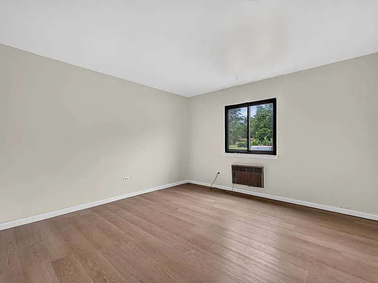 450 Perrie Dr #101 — Photo 7