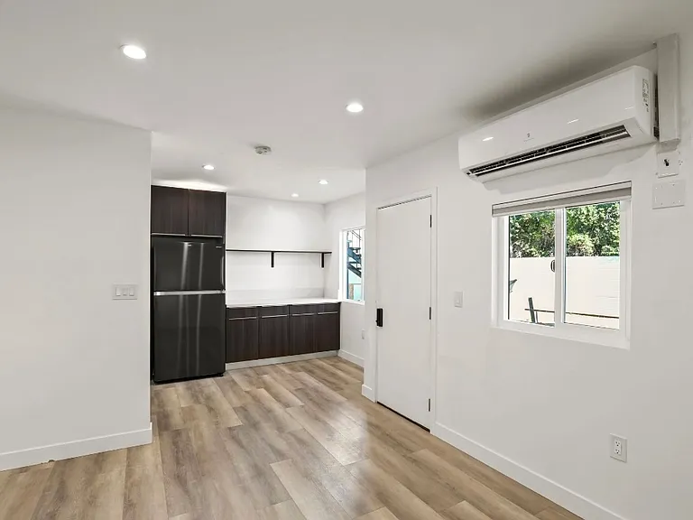 2561 W Avenue 30 E #E — Photo 5