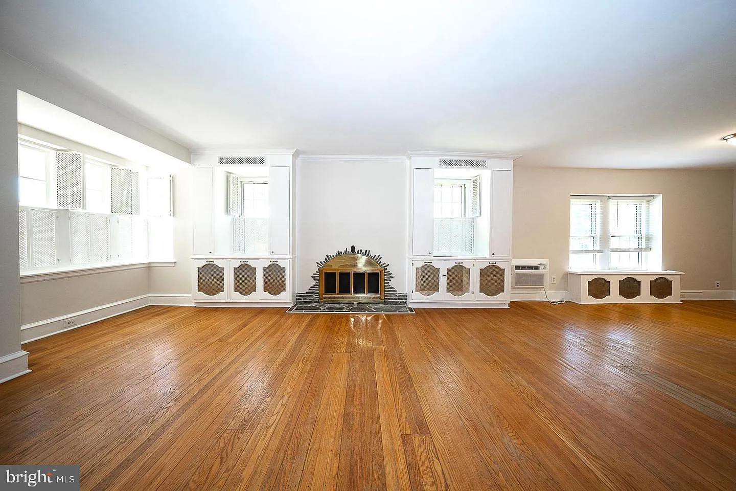 3 bed, 1499 sqft, $2,950 — Photo 3