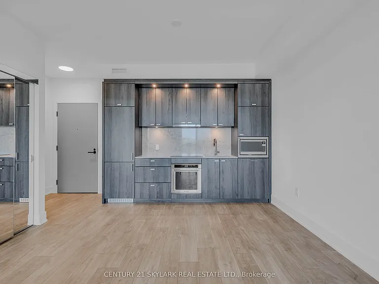 858 Dupont St #713 — Photo 8