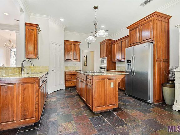 3rd image of 18250 Lake Harbor Ln