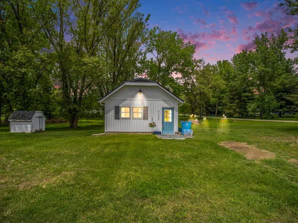 31339 Francis Dr, Colon, MI 49040