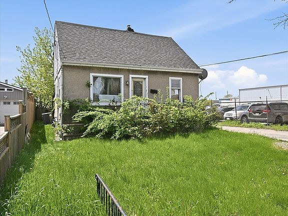 3rd image of 700 Rennie St
