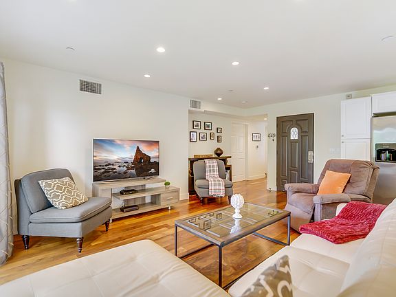 5th image of 5315 Bellingham Ave Unit 303