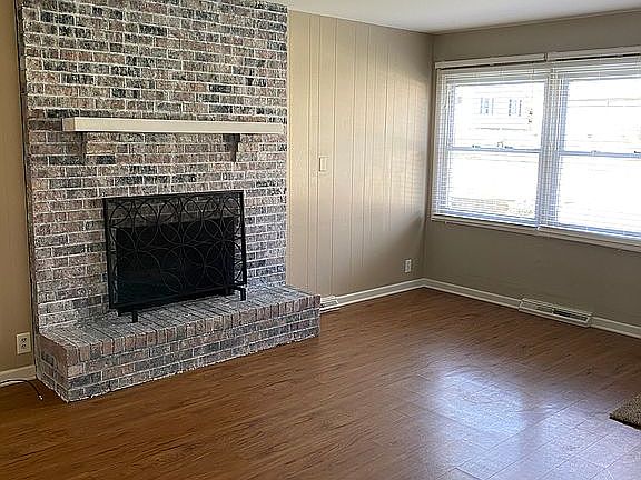 Living Room (12x16)