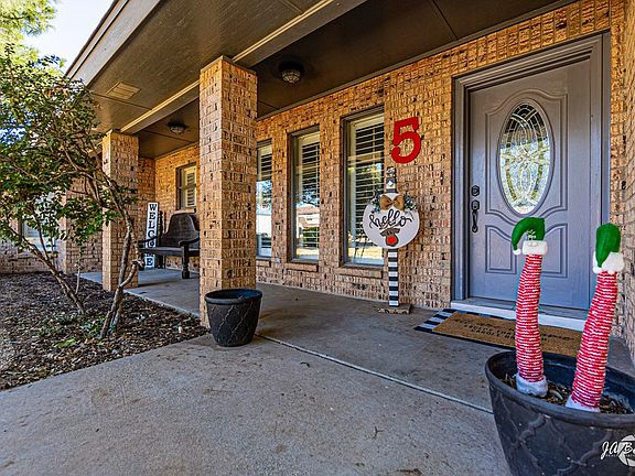 3rd image of 5 Versailles Cir