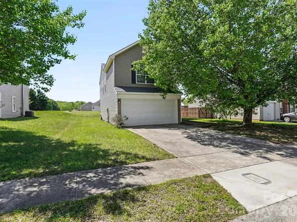 8207 Belmont Stables Dr, Charlotte, NC 28216