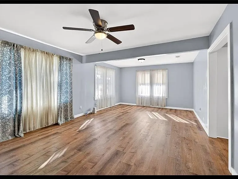 2329 Reynolds St — Photo 7