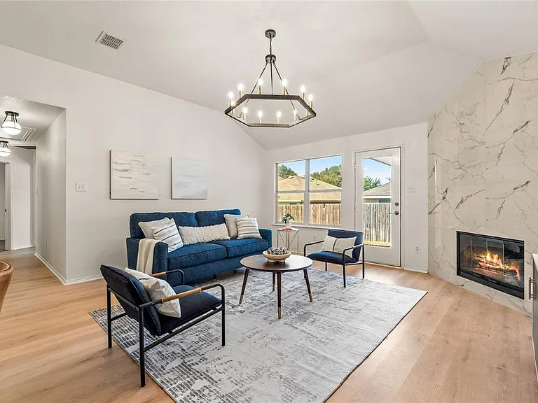 8433 Hawks Nest Dr — Photo 4