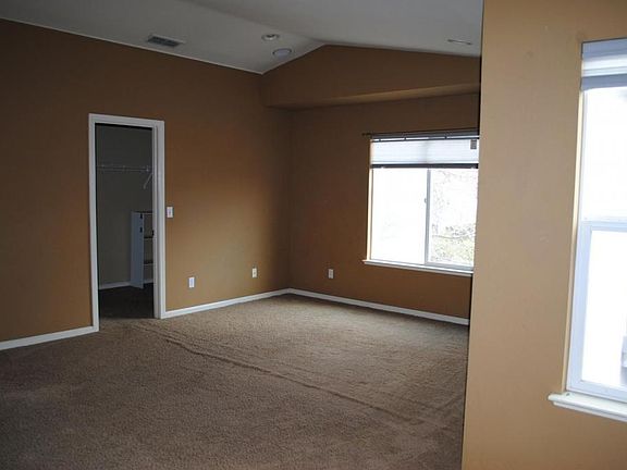 4th image of 811 Queensland Cir