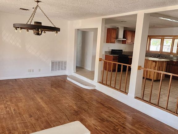 5th image of 4897 Sawyer Ave