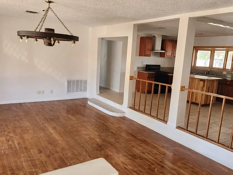 4897 Sawyer Ave — Photo 5