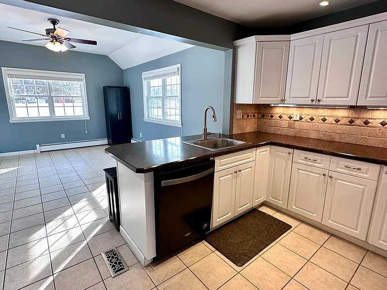 523 Orange Ave — Photo 3