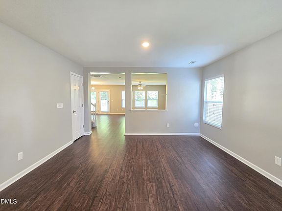 5th image of 607 Pebblestone Dr