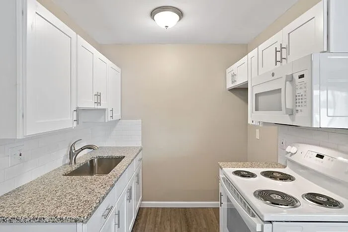 3 bed, 1.0 bath, 1200 sqft, $1,400 — Photo 3