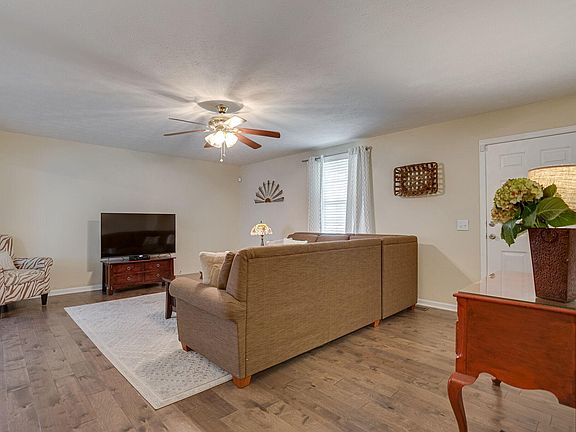 5th image of 278 S Meribeth Ln