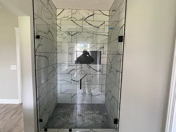 4th image of 214 Ashlyn Dr