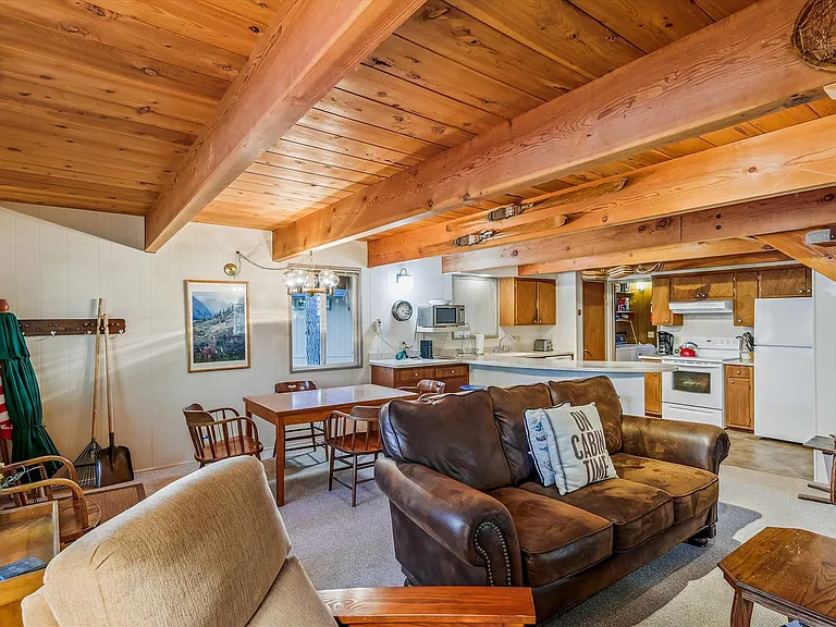 325 Snowbird Loop — Photo 6