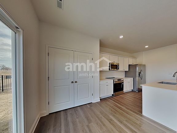 4th image of 9106 Henley Ave