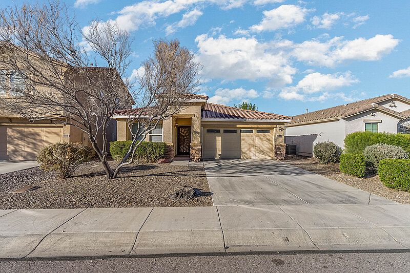 1st image of 920 E Daniella Dr