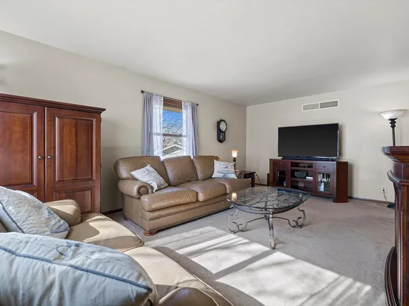 514 Highview DRIVE, Slinger, WI 53086