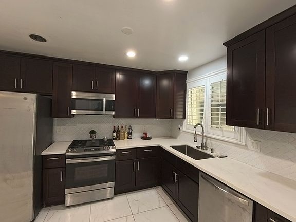 5th image of 12121 Eastbrook Ave