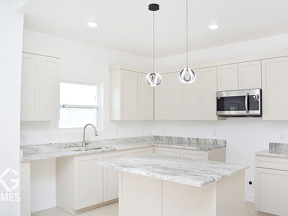 3rd image of 118 Gillian Dr