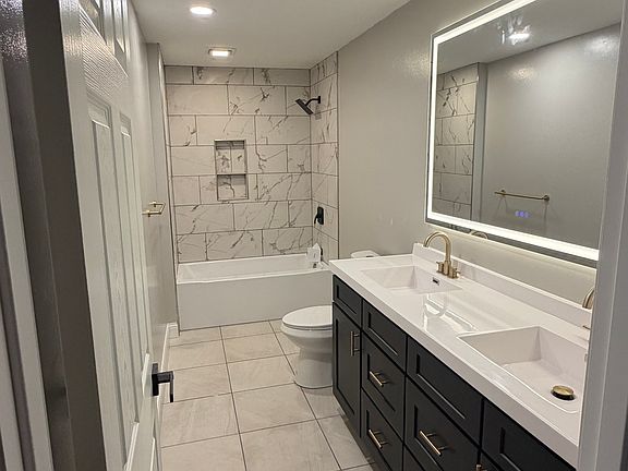 2nd image of 212 Pawnee Dr #1
