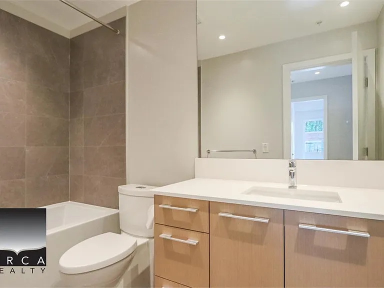 110 W 17th St #302 — Photo 12