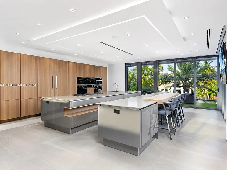 440 Mola Ave — Photo 15