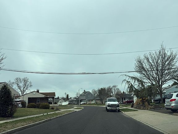 4th image of 14 Leisure Ln
