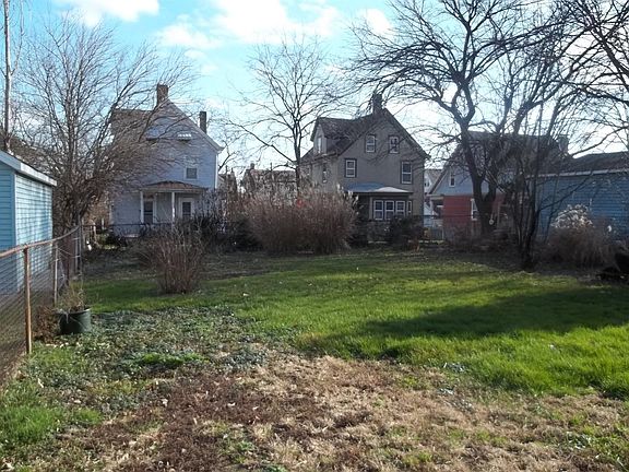 2nd image of 3916 Forest Ave