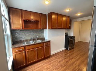 56-10 61st St #3R, Maspeth, NY 11378