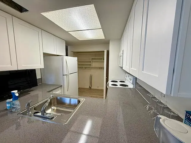 2392 Medlar Rd — Photo 14
