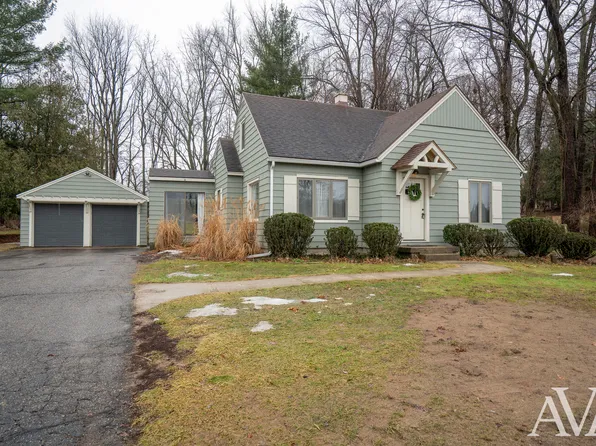 6548 Burton St SE, Grand Rapids, MI 49546