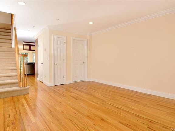 3rd image of 146 Brook St Unit A
