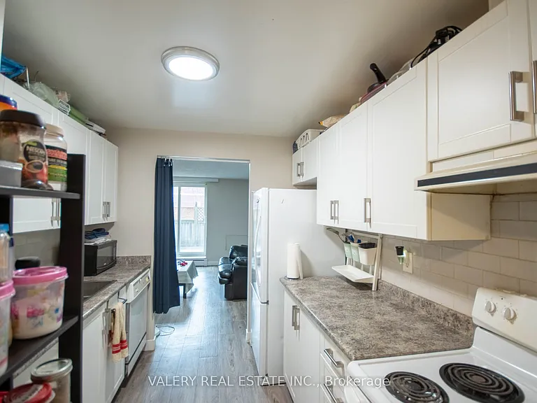 626 1st St #101 — Photo 13