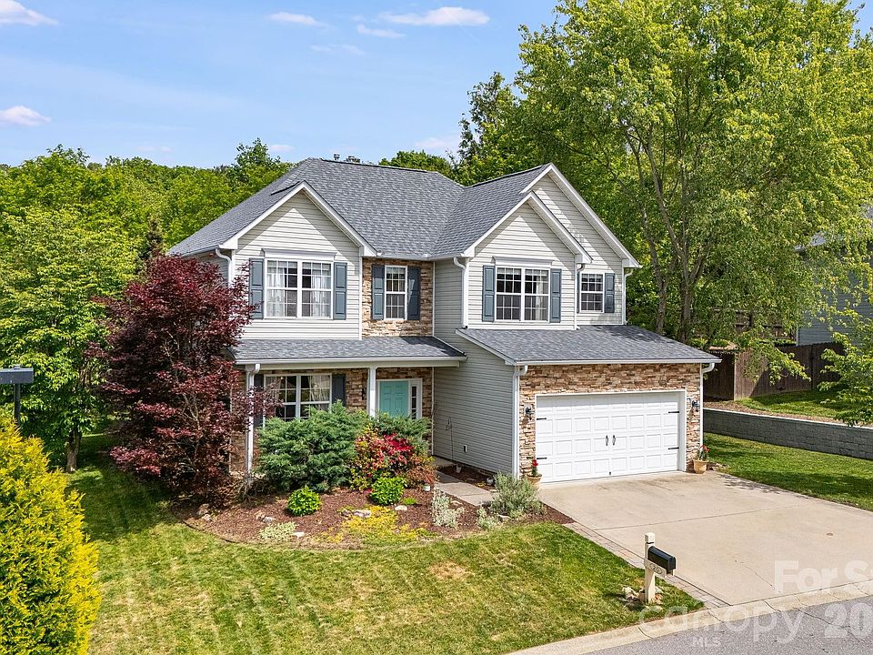 1st image of 20 Stone River Dr