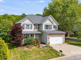 20 Stone River Dr, Asheville, NC 28804