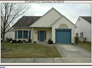 30 Lantern Ln, Columbus, NJ 08022