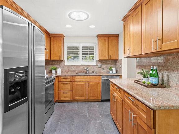 4th image of 489 Conlin Ct