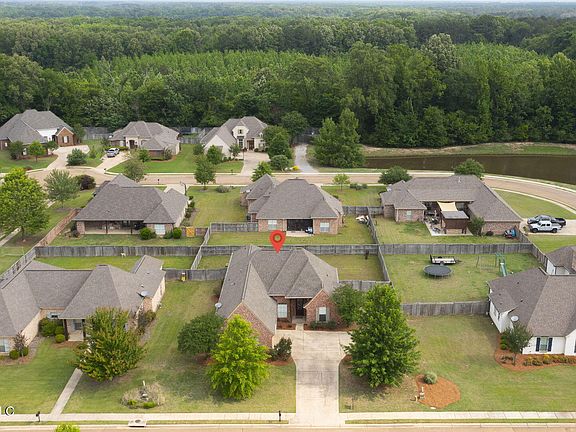 3rd image of 135 Eagles Nest Cir