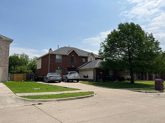3rd image of 3104 Silver Creek Dr