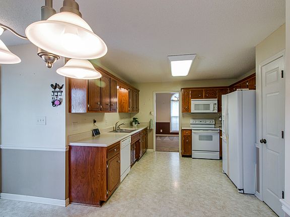 5th image of 1008 Fillmore Ct