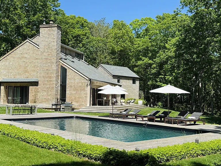 753 Edge Of Woods Rd — Photo 1