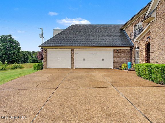 5th image of 39 Winter Oaks Dr