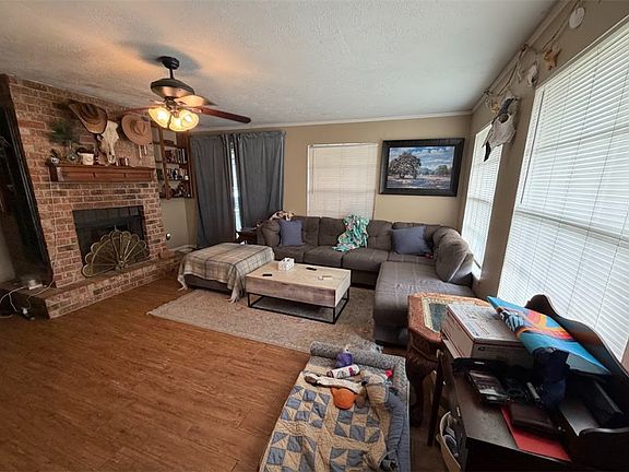 2nd image of 4101 Woodcrest Dr